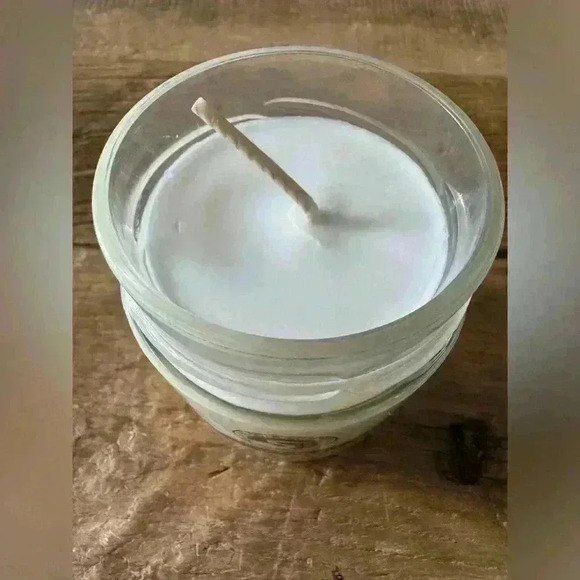 NEW All Natural Soy & Essential Oil Candle ~ Christmas Tree ~ 40 hr burn time! - Picture 2 of 5